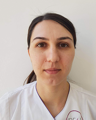 Cristina înainte de rinoplastie